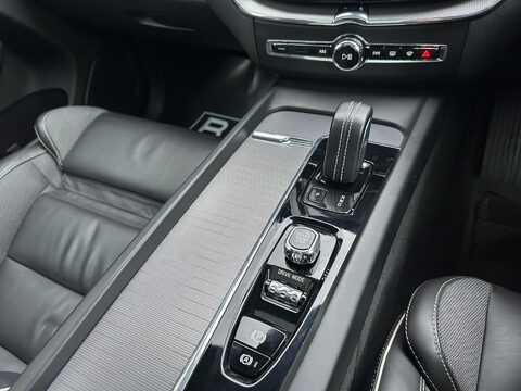 Volvo XC60 2.0 B5 MHEV R-Design Pro Auto AWD Euro 6 (s/s) 5dr 19