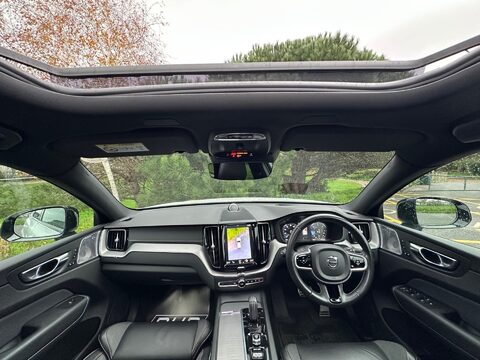 Volvo XC60 2.0 B5 MHEV R-Design Pro Auto AWD Euro 6 (s/s) 5dr 3