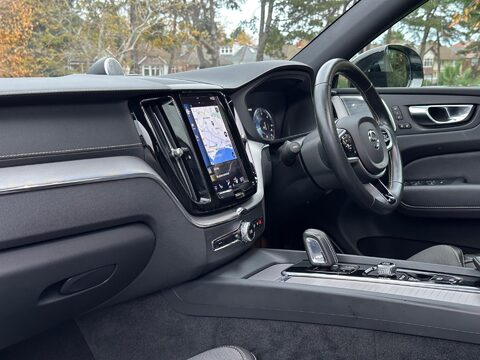 Volvo XC60 2.0 B5 MHEV R-Design Pro Auto AWD Euro 6 (s/s) 5dr 36
