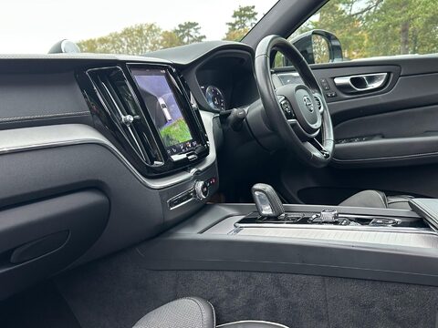 Volvo XC60 2.0 B5 MHEV R-Design Pro Auto AWD Euro 6 (s/s) 5dr 33