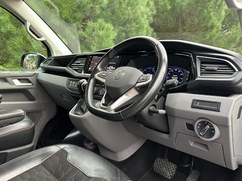 Volkswagen Transporter 2.0 BiTDI T32 Sportline Black Edition Kombi DSG FWD SWB Euro 6 (s/s) 5dr 5