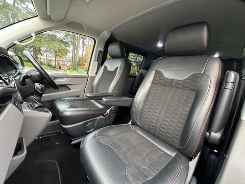 Volkswagen Transporter 2.0 BiTDI T32 Sportline Black Edition Kombi DSG FWD SWB Euro 6 (s/s) 5dr 4