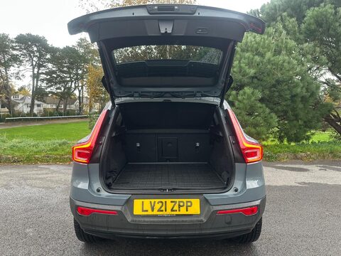 Volvo XC40 2.0 B4 MHEV R-Design Pro Auto Euro 6 (s/s) 5dr 12