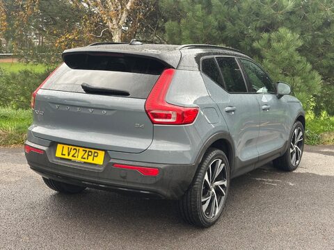 Volvo XC40 2.0 B4 MHEV R-Design Pro Auto Euro 6 (s/s) 5dr 23