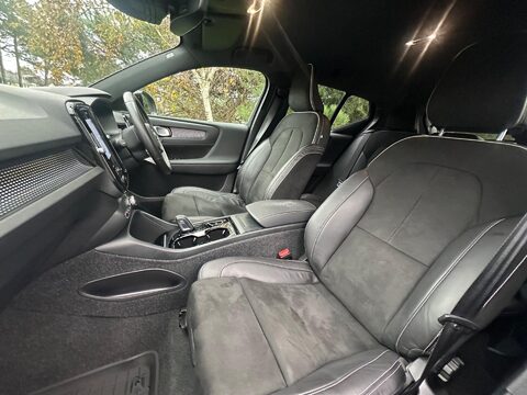 Volvo XC40 2.0 B4 MHEV R-Design Pro Auto Euro 6 (s/s) 5dr 4