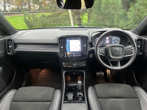 Volvo XC40 2.0 B4 MHEV R-Design Pro Auto Euro 6 (s/s) 5dr 26