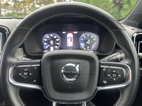 Volvo XC40 2.0 B4 MHEV R-Design Pro Auto Euro 6 (s/s) 5dr 5