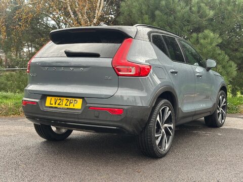 Volvo XC40 2.0 B4 MHEV R-Design Pro Auto Euro 6 (s/s) 5dr 15
