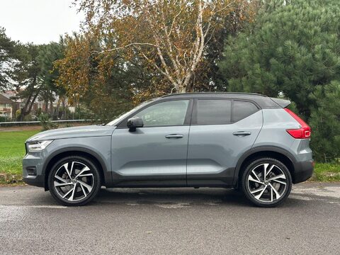 Volvo XC40 2.0 B4 MHEV R-Design Pro Auto Euro 6 (s/s) 5dr 8
