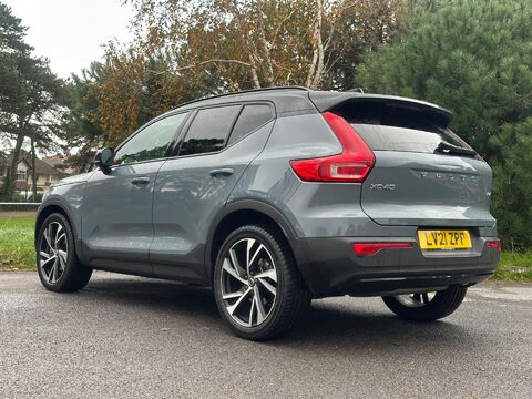 Volvo XC40 2.0 B4 MHEV R-Design Pro Auto Euro 6 (s/s) 5dr 2