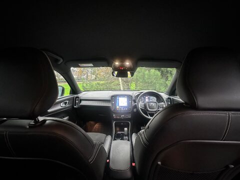 Volvo XC40 2.0 B4 MHEV R-Design Pro Auto Euro 6 (s/s) 5dr 25