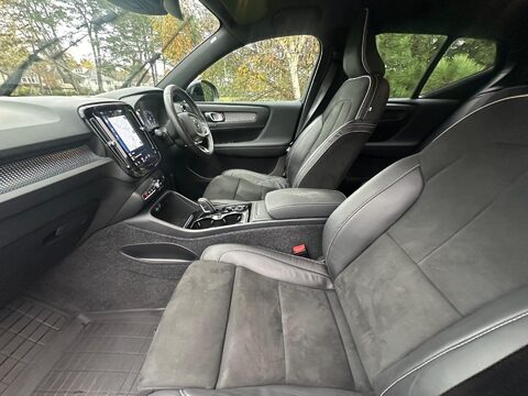 Volvo XC40 2.0 B4 MHEV R-Design Pro Auto Euro 6 (s/s) 5dr 34