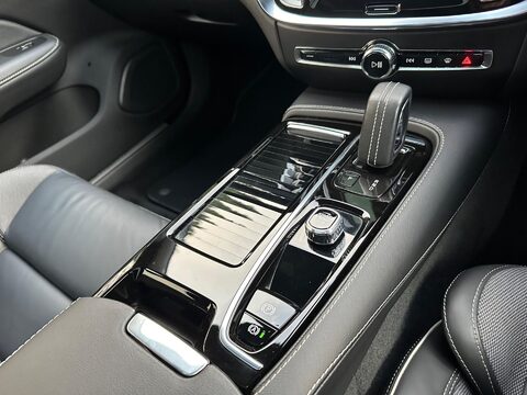 Volvo V60 2.0h T6 Recharge 11.6kWh R-Design Auto AWD Euro 6 (s/s) 5dr 17