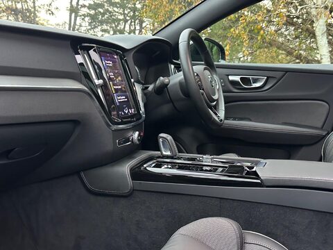 Volvo V60 2.0h T6 Recharge 11.6kWh R-Design Auto AWD Euro 6 (s/s) 5dr 32