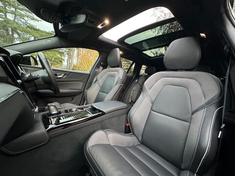 Volvo V60 2.0h T6 Recharge 11.6kWh R-Design Auto AWD Euro 6 (s/s) 5dr 4