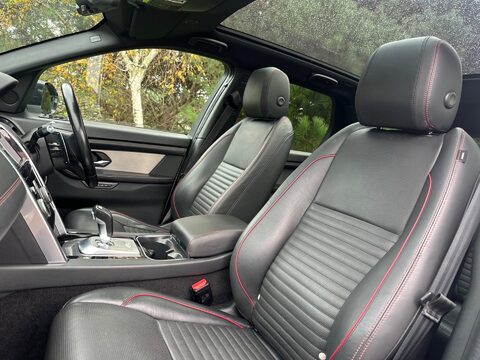 Land Rover Discovery Sport 1.5 P300e 12.2kWh R-Dynamic HSE Auto 4WD Euro 6 (s/s) 5dr 41
