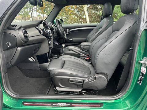 Mini Hatch 2.0 John Cooper Works Euro 6 (s/s) 3dr 31