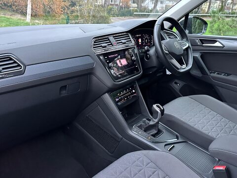 Volkswagen Tiguan 1.4 TSI 13kWh Life DSG Euro 6 (s/s) 5dr 28