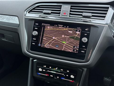 Volkswagen Tiguan 1.4 TSI 13kWh Life DSG Euro 6 (s/s) 5dr 21