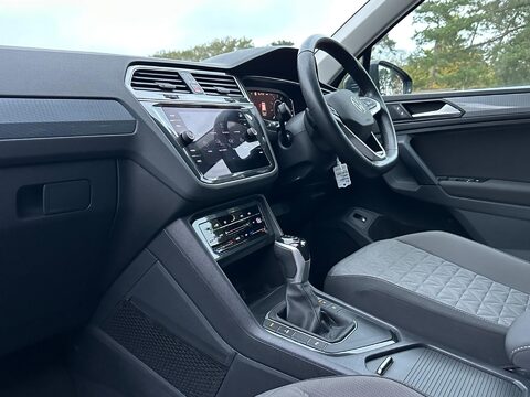 Volkswagen Tiguan 1.4 TSI 13kWh Life DSG Euro 6 (s/s) 5dr 27