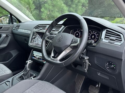 Volkswagen Tiguan 1.4 TSI 13kWh Life DSG Euro 6 (s/s) 5dr 5
