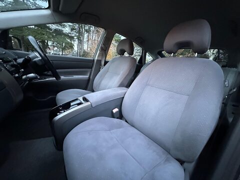 Toyota Prius 1.5 T Spirit CVT 5dr 4