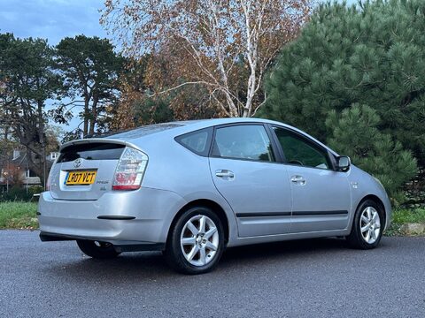 Toyota Prius 1.5 T Spirit CVT 5dr 16