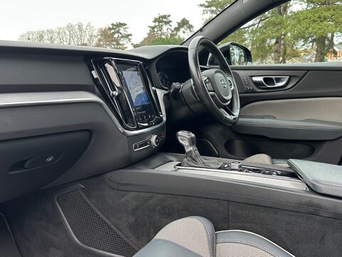 Volvo V60 2.0 D4 R-Design Auto Euro 6 (s/s) 5dr 28