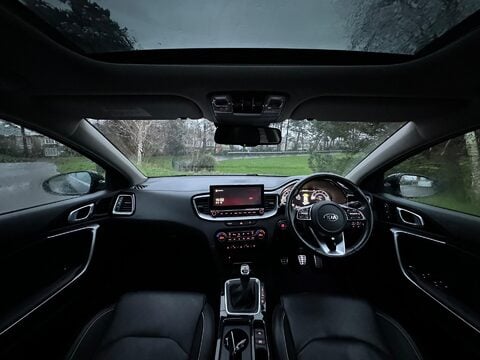 Kia Xceed 1.5 T-GDi 4 Euro 6 (s/s) 5dr 3