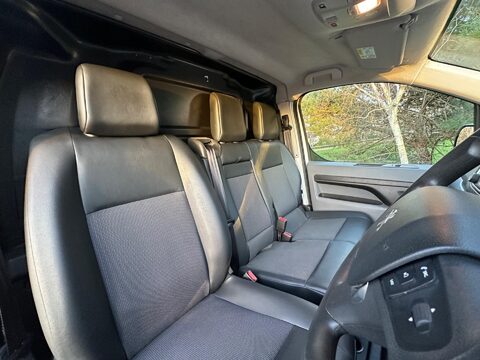 Peugeot Expert 2.0 BlueHDi 1400 Professional Plus Compact Panel Van SWB Euro 6 (s/s) 6dr 18