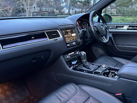 Volkswagen Touareg 3.0 TDI V6 BlueMotion Tech R-Line Tiptronic 4WD Euro 6 (s/s) 5dr 