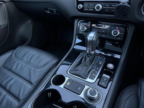 Volkswagen Touareg 3.0 TDI V6 BlueMotion Tech R-Line Tiptronic 4WD Euro 6 (s/s) 5dr 19