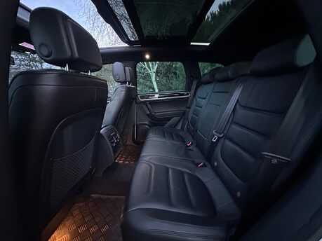 Volkswagen Touareg 3.0 TDI V6 BlueMotion Tech R-Line Tiptronic 4WD Euro 6 (s/s) 5dr 