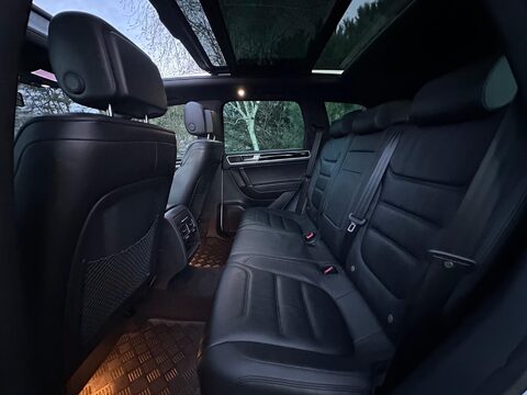 Volkswagen Touareg 3.0 TDI V6 BlueMotion Tech R-Line Tiptronic 4WD Euro 6 (s/s) 5dr 8