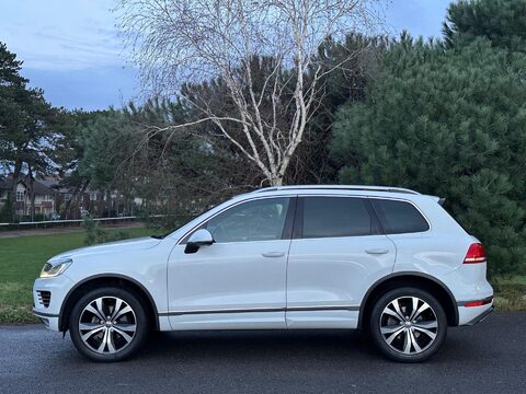 Volkswagen Touareg 3.0 TDI V6 BlueMotion Tech R-Line Tiptronic 4WD Euro 6 (s/s) 5dr 9