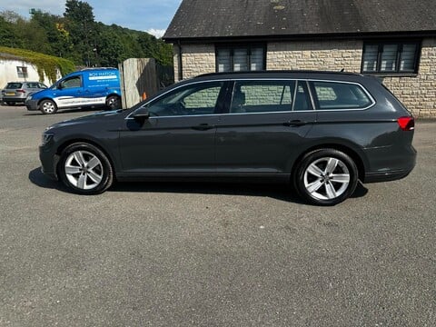 Volkswagen Passat SE NAV TDI DSG 5