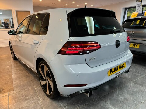 Volkswagen Golf GTI TSI DSG 8