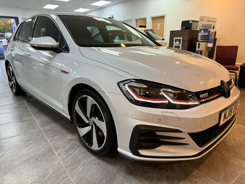 Volkswagen Golf GTI TSI DSG 12