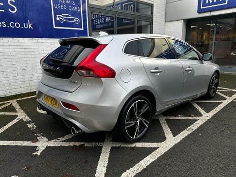 Volvo V40 D4 R-DESIGN PRO 2