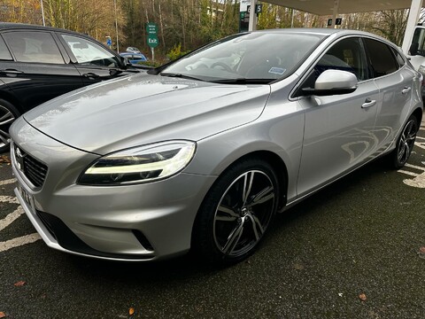 Volvo V40 D4 R-DESIGN PRO 1