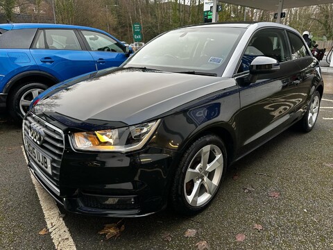 Audi A1 TFSI SPORT 1