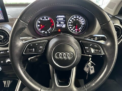 Audi Q2 TFSI SPORT 15