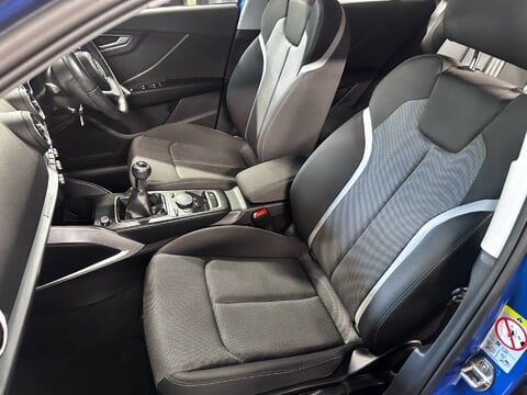 Audi Q2 TFSI SPORT 14