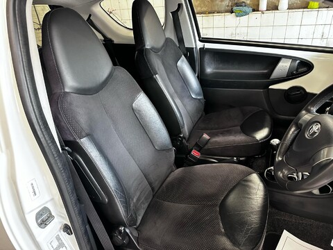 Toyota Aygo VVT-I ICE 17