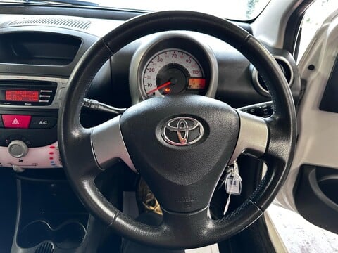 Toyota Aygo VVT-I ICE 19