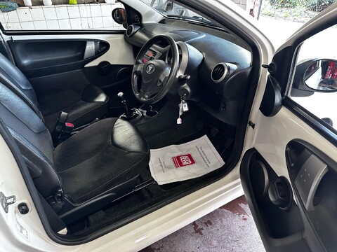 Toyota Aygo VVT-I ICE 16