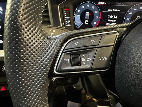 Audi A1 SPORTBACK TFSI S LINE 18