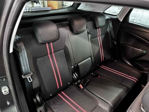 Vauxhall Crossland SRI NAV 28