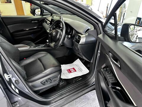 Toyota C-HR EXCEL 3