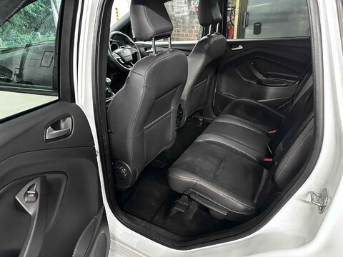Ford Kuga ST-LINE TDCI 29
